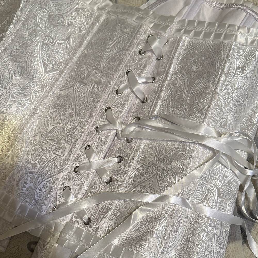 Elegant White Paisley satin Corset Shapeware size large - Picture 6 of 6